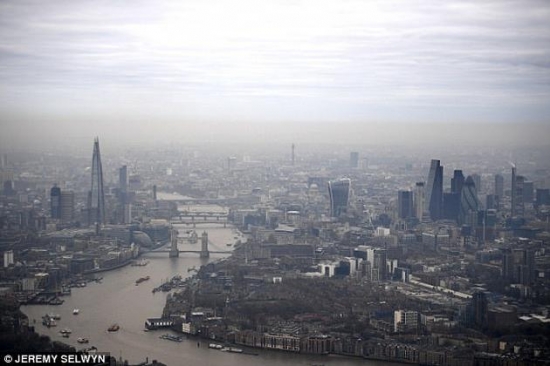 　　图为伦敦上空的烟雾