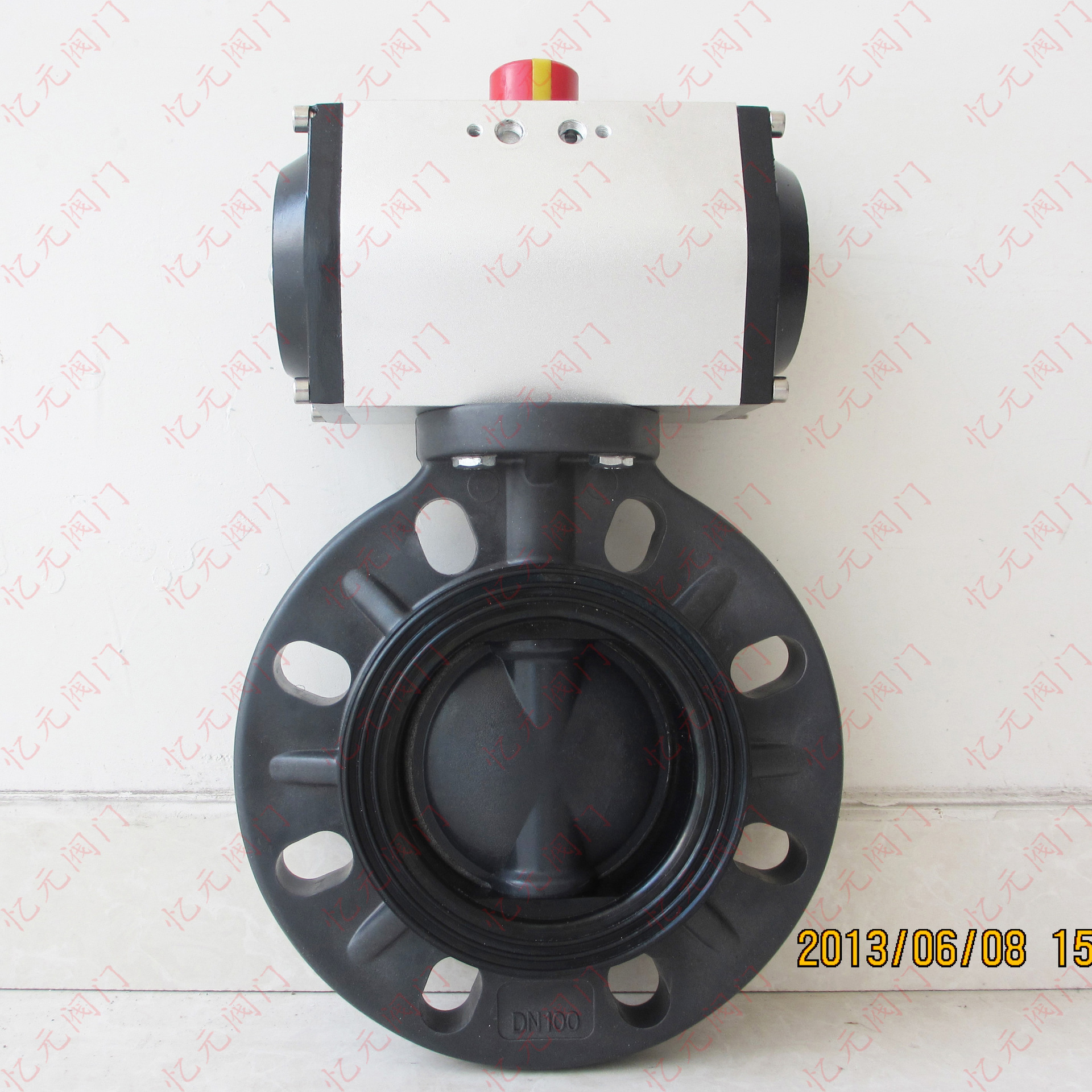 D671X-6S气动塑料对夹蝶阀