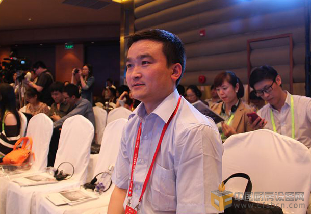 中国厨房设备网副总经理于凤海参加博鳌亚洲论坛2014 跨国公司投资新格局会议现场