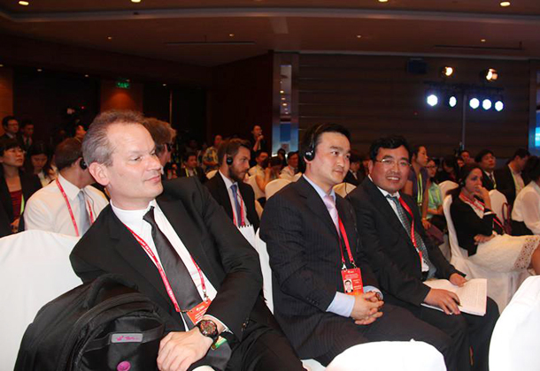 中国厨房设备网副总经理于凤海（左二）参加亚洲博鳌论坛2014公共外交与国家形象会议现场