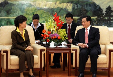 胡锦涛主席会见韩国当选总统李明博特使朴槿惠