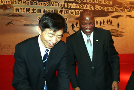 黄树贤部长与南非驻华大使共同庆祝南非共和国